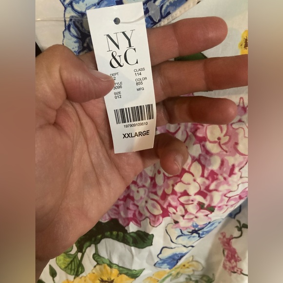 🟡🔵 Plus One Shoulder Puff Sleeve Hydrangea Top🔵🟡NWT XXL NEW YORK & COMPANY - Picture 9 of 10